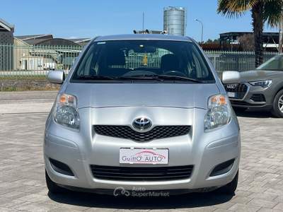 Toyota Yaris 5 porte Luxury pack FINANZIABILE Argento usata Manzano