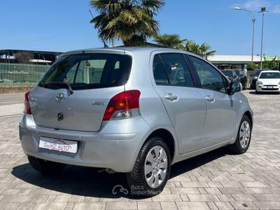 Toyota Yaris 5 porte Luxury pack FINANZIABILE Argento usata Manzano