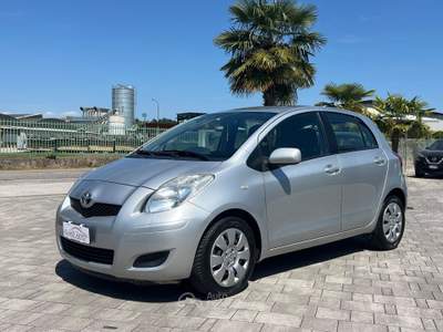 Toyota Yaris 5 porte Luxury pack FINANZIABILE Argento usata Manzano