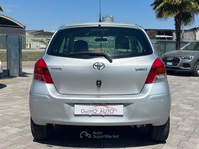 Toyota Yaris 5 porte Luxury pack FINANZIABILE Argento usata Manzano