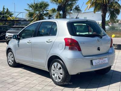 Toyota Yaris 5 porte Luxury pack FINANZIABILE Argento usata Manzano