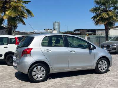 Toyota Yaris 5 porte Luxury pack FINANZIABILE Argento usata Manzano