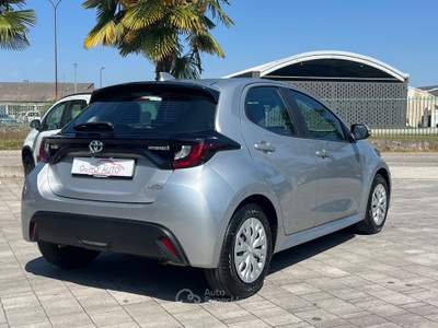 Toyota Yaris 5 porte Business FINANZIABILE Argento usata Manzano