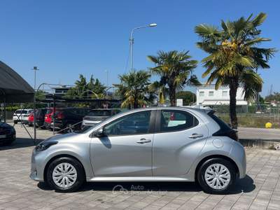 Toyota Yaris 5 porte Business FINANZIABILE Argento usata Manzano