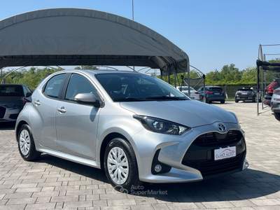 Toyota Yaris 5 porte Business FINANZIABILE Argento usata Manzano