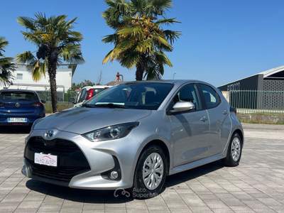 Toyota Yaris 5 porte Business FINANZIABILE Argento usata Manzano