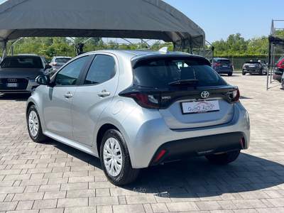Toyota Yaris 5 porte Business FINANZIABILE Argento usata Manzano