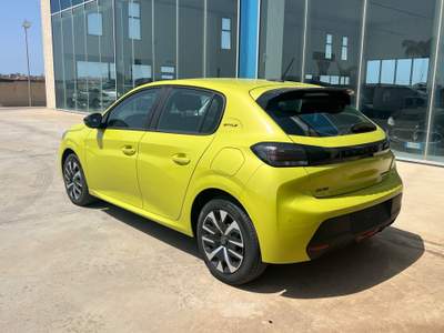 Peugeot 208 1.2 hybrid Style 110cv e-dcs 6 - possibilità noleggio no scoring Giallo usata Gela