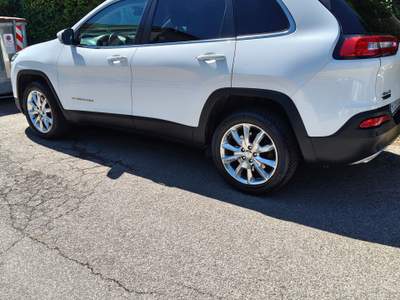 Jeep Cherokee vendesi usata Faenza