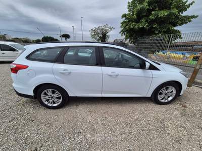 Ford Focus Focus 1.0 EcoBoost 125 CV Start&Stop SW Bianco usata Sant'Anastasia