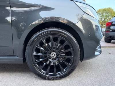 Mercedes-Benz Classe V D PREMIUM 4 MATIC 239CV 7 POSTI TETTO PANORAMA Nero usata Venezia
