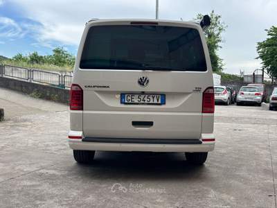 Volkswagen Multivan OCEAN 2.0 TDI DSG 5 POSTI Bianco usata Cellatica