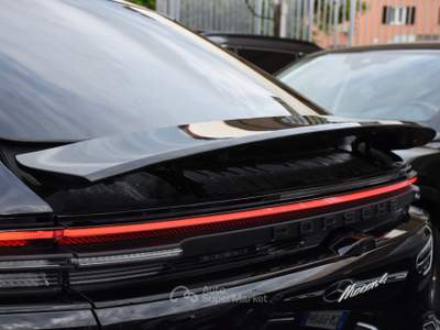 Porsche Macan Elettric 4 *TETTO*22"*PASM*MATRIX* CAM360* Nero usata Roma