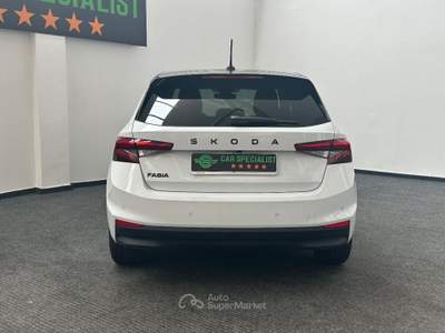 Skoda Fabia 1.0 tsi Young Edition NEOPAT.|CARPLAY|RETROCAMERA Bianco usata Como