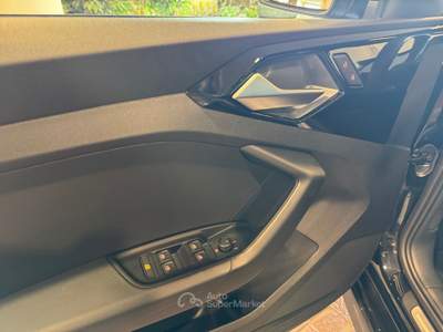 Audi A1 30 1.0 tfsi Identity Contrast 116cv s tronic Nero usata Genova
