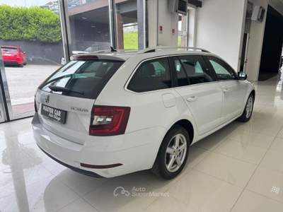 Skoda Octavia Octavia 2.0 TDI DSG Wagon RS Bianco usata Ripalimosani