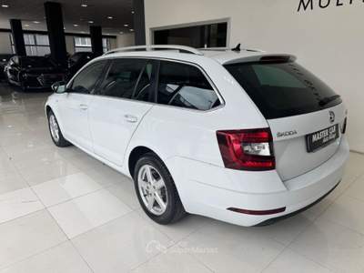 Skoda Octavia Octavia 2.0 TDI DSG Wagon RS Bianco usata Ripalimosani