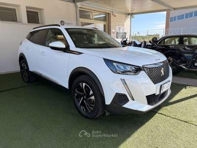 Peugeot 2008  1.2 puretech Allure s&s 100cv Bianco usata Spigno Saturnia