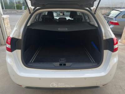 Peugeot 308 S&S SW Allure Bianco usata Castellana Grotte