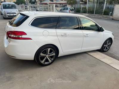Peugeot 308 S&S SW Allure Bianco usata Castellana Grotte
