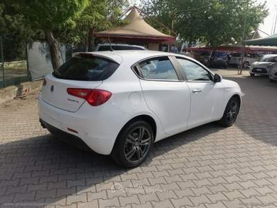 Alfa Romeo Giulietta Giulietta 1.6 JTDm 120 CV Super Bianco usata Nova Siri