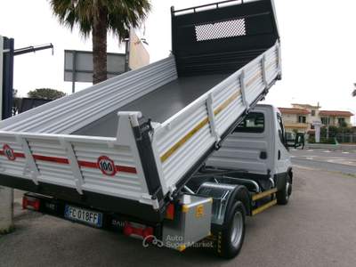 Iveco Daily 60C15 3000 150CV E5 RIBALTABILE TRILATERALE NUOVO PORTATA 27 QUINTALI Bianco usata Giugliano in Campania