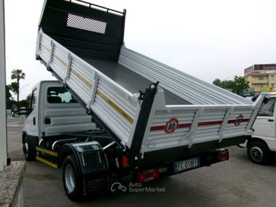 Iveco Daily 60C15 3000 150CV E5 RIBALTABILE TRILATERALE NUOVO PORTATA 27 QUINTALI Bianco usata Giugliano in Campania