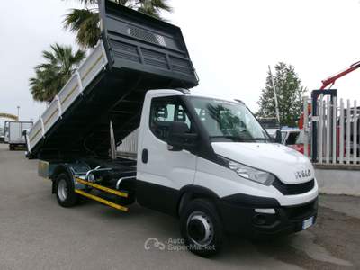 Iveco Daily 60C15 3000 150CV E5 RIBALTABILE TRILATERALE NUOVO PORTATA 27 QUINTALI Bianco usata Giugliano in Campania