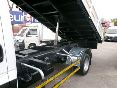 Iveco Daily 60C15 3000 150CV E5 RIBALTABILE TRILATERALE NUOVO PORTATA 27 QUINTALI Bianco usata Giugliano in Campania
