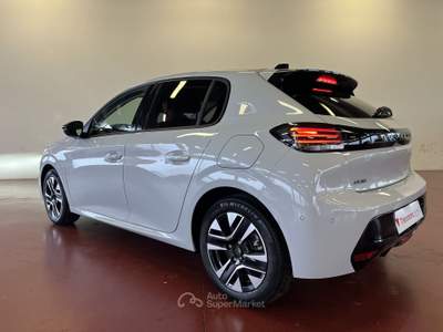 Peugeot 208  5p - business puretech 100 s&s Bianco usata Ivrea