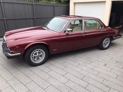 Jaguar Daimler Sovereign 1990 Jaguar Daimler Double Six con cambio automatico Marrone usata Milano
