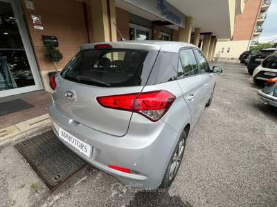 Hyundai i20 i20 5p 1.2 Login 84cv Argento usata Roma