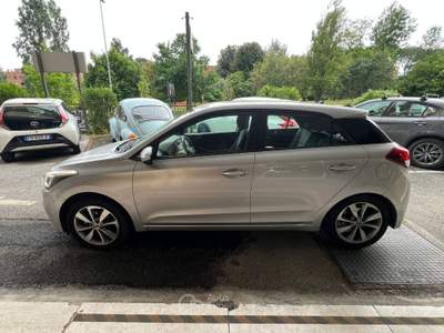 Hyundai i20 i20 5p 1.2 Login 84cv Argento usata Roma