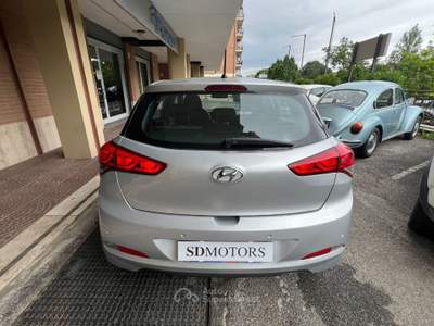 Hyundai i20 i20 5p 1.2 Login 84cv Argento usata Roma