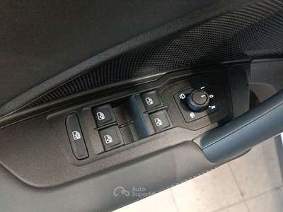 Volkswagen Tayron 2.0 TDI SCR Life DSG LED NAVI COCKPIT CAMERA Bianco usata Serravalle