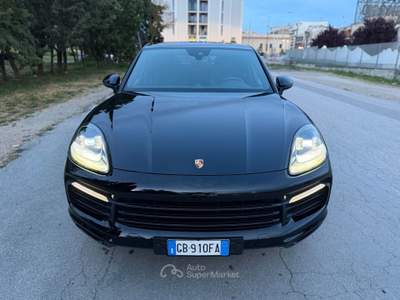 Porsche Cayenne Coupé 3.0 V6 E-Hybrid FULL OPTIONAL Nero usata Gravina in Puglia