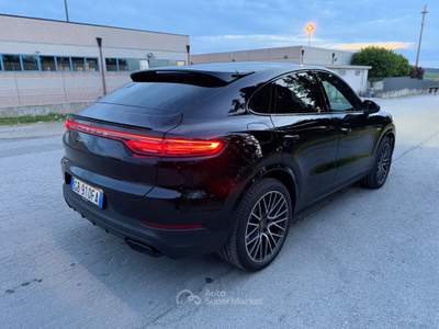 Porsche Cayenne Coupé 3.0 V6 E-Hybrid FULL OPTIONAL Nero usata Gravina in Puglia
