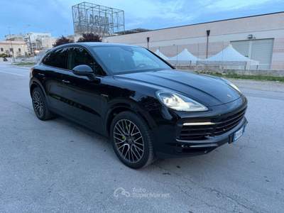 Porsche Cayenne Coupé 3.0 V6 E-Hybrid FULL OPTIONAL Nero usata Gravina in Puglia