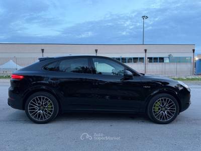 Porsche Cayenne Coupé 3.0 V6 E-Hybrid FULL OPTIONAL Nero usata Gravina in Puglia
