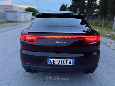 Porsche Cayenne Coupé 3.0 V6 E-Hybrid FULL OPTIONAL Nero usata Gravina in Puglia
