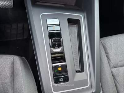Volkswagen Golf 1.5 eTSI ACT Life DSG PDC LED CARPLAY Nero usata Serravalle
