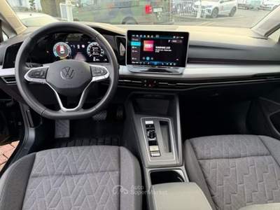 Volkswagen Golf 1.5 eTSI ACT Life DSG PDC LED CARPLAY Nero usata Serravalle