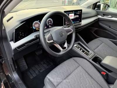 Volkswagen Golf 1.5 eTSI ACT Life DSG PDC LED CARPLAY Nero usata Serravalle