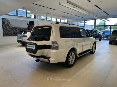 Mitsubishi Pajero 3.2 DI-D INSTYLE LWB AUT (140KW) Bianco usata Forlì