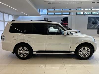 Mitsubishi Pajero 3.2 DI-D INSTYLE LWB AUT (140KW) Bianco usata Forlì