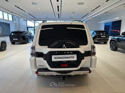 Mitsubishi Pajero 3.2 DI-D INSTYLE LWB AUT (140KW) Bianco usata Forlì