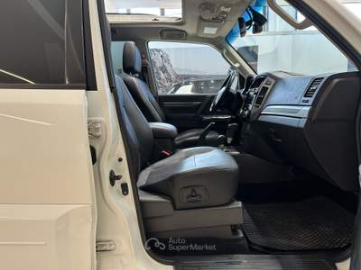 Mitsubishi Pajero 3.2 DI-D INSTYLE LWB AUT (140KW) Bianco usata Forlì