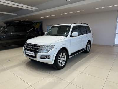 Mitsubishi Pajero 3.2 DI-D INSTYLE LWB AUT (140KW) Bianco usata Forlì