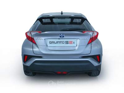 Toyota C-HR 1.8H 122cv E-CVT Style Telecamera posteriore/Sedili anteriori riscaldabili/Cerchi in lega da 18"/Vetri posteriori oscurati Argento usata Feltre