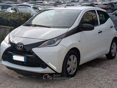 Toyota Aygo Aygo 1.0 VVT-i 69 CV 5 porte x-play Bianco usata Roma
